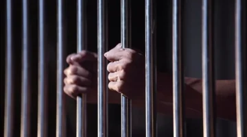 القبض على متهم بتوجيه ناخبين لصالح مرشح في انتخابات مجلس النواب بالقاهرة